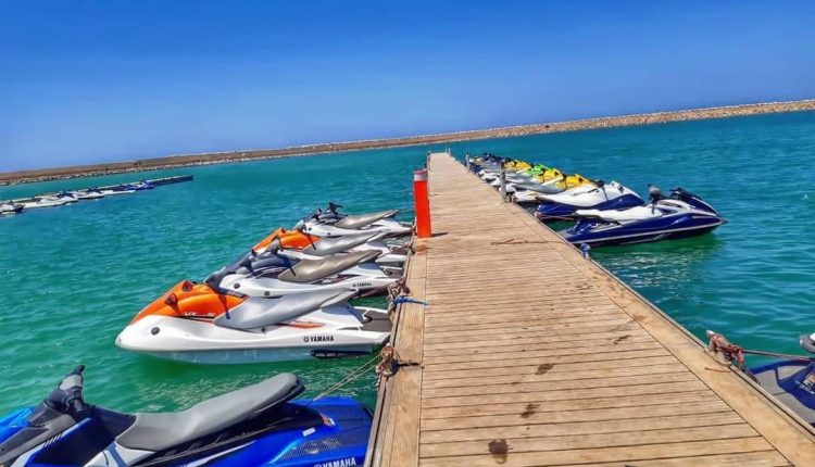السلطات تشدد الرقابة على الجيتسكي في شاطئ السعيدية