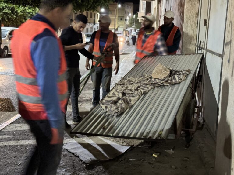 ‎استمرار السلطات في محاصرة محتلي الملك العمومي في حملة شرسة لليوم الرابع بمدينة العروي