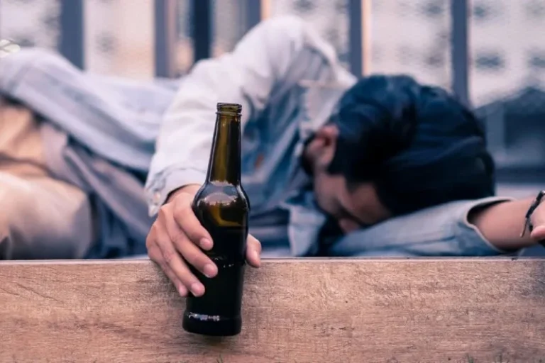 الكحول يقتل 3 أشخاص