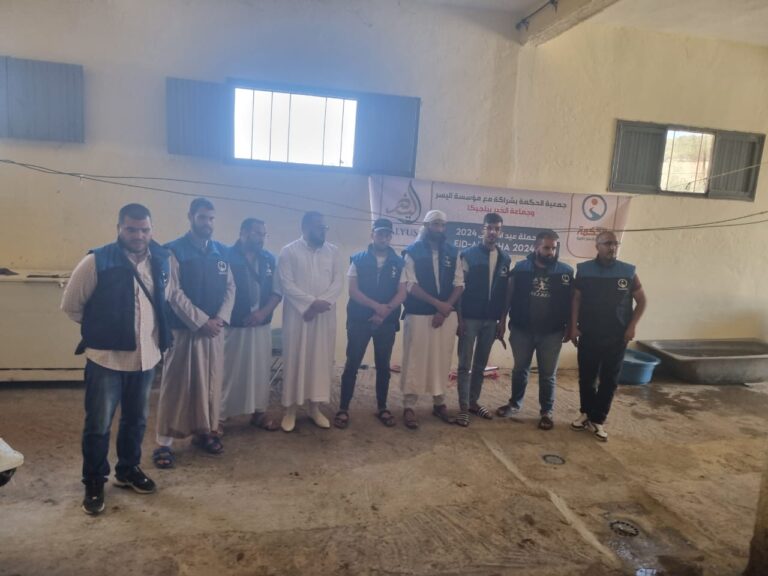 بفضل الله و عطاء المحسنين: جمعية الحكمة تضيء حياة 300 أسرة بذبح العجول و توزيع اللحوم”