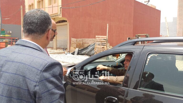 سلطات العروي تواصل هدم وازالة الاكواخ ولوحات الاشهار العشوائية من الارصفة وتحث التجار على احترام هاته الاجراءات 3 سلطات العروي تواصل هدم وازالة الاكواخ ولوحات الاشهار العشوائية من الارصفة وتحث التجار على احترام هاته الاجراءات