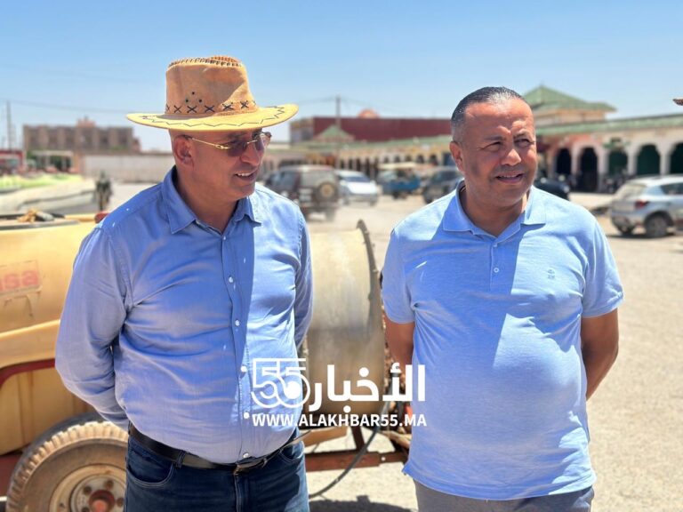 بحضور كبار الفلاحة بالناظور : الفلاحون يحتجون للمطالبة بتزوديهم بماء  السقي بمدخل مدينة العروي