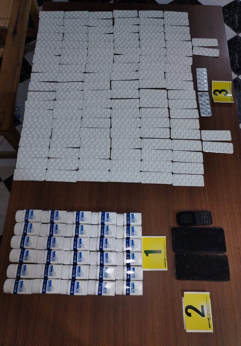في ضربة امنية جديدة: أمن الناظور يحجز شحنة من الأقراص المخدرة 5 في ضربة امنية جديدة: أمن الناظور يحجز شحنة من الأقراص المخدرة