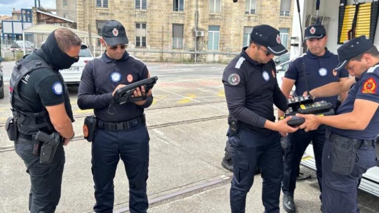 عناصر من الشرطة المغربية تؤمن الألعاب الأولمبية بباريس 3 عناصر من الشرطة المغربية تؤمن الألعاب الأولمبية بباريس