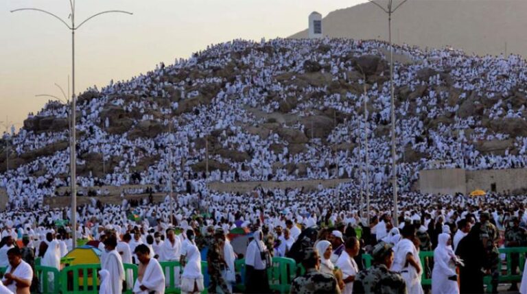المجلس العلمي الأعلى يصدر فتوى بجواز صعود الحجاج المغاربة إلى عرفة مباشرة دون المرور من منى