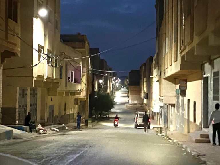 بالرغم من ضغوطات بعض أعضاء المجلس: العروي تحقق نجاحًا في مشروع تجديد الإنارة العمومية