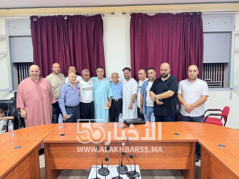 اقتراب نهاية فترة الانتدابات وأمل الرياضي العروي يواجه مصيرًا غامضًا وسط تحركات الرئيس محمد كراز لإنقاذ الفريق