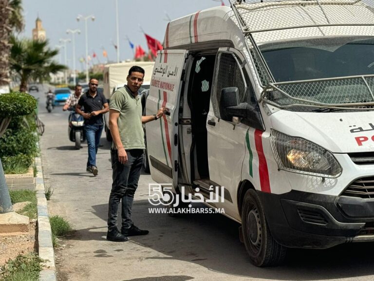 السلطات المحلية والامنية تقود حملة أمنية واسعة ضد الحراگة بالعروي 6 السلطات المحلية والامنية تقود حملة أمنية واسعة ضد الحراگة بالعروي