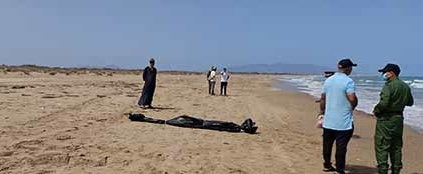 العثور على جثة متحللة بدون رأس على شاطئ قرية أركمان بالناظور 7 العثور على جثة متحللة بدون رأس على شاطئ قرية أركمان بالناظور