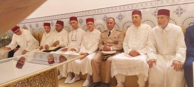 لجنة ملكية تسلم هبة ملكية لضريح “الشريف سيدي محمد أمزيان” احتفاءً بذكرى وفاة الملك الراحل الحسن الثاني
