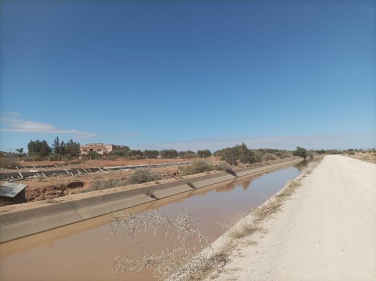 ‎إطلاق مياه السقي بسهل كارت بعد احتجاجات الفلاحين وخسائر فادحة في المحاصيل