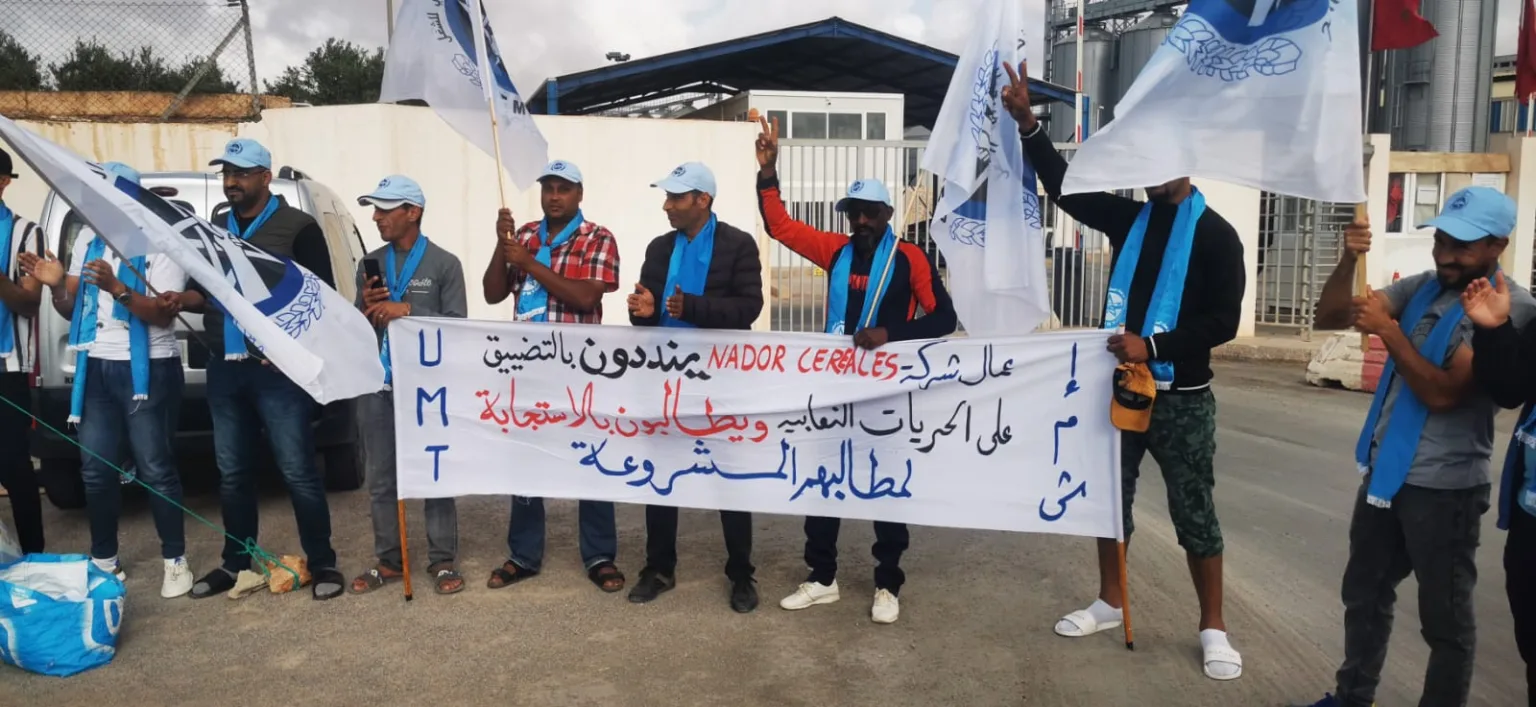 صور : وقفة احتجاجية أمام شركة الحبوب بسلوان ، تنديدا بطرد العمال وتعنيفهم