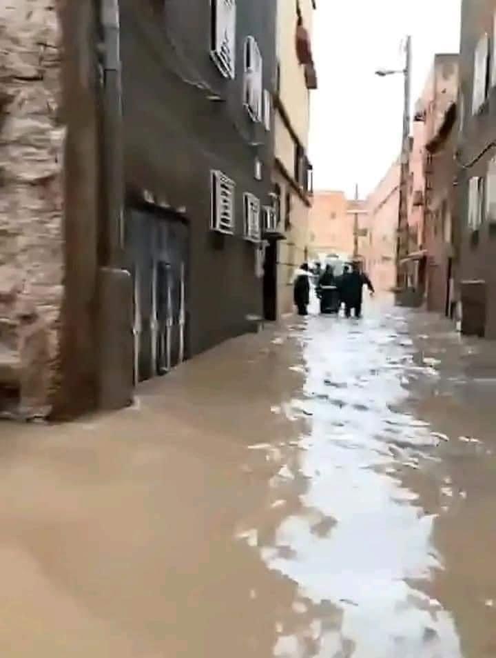 انهيار منازل وفيضانات بسبب الأمطار الغزيرة في ورزازات