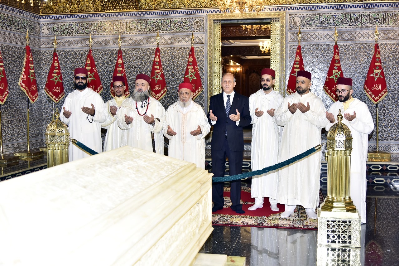 بمناسبة الذكرى 26 لرحيل الملك الحسن الثاني : الشيخ فوزي الكركري يترأس وفد لزيارة ضريح جلالة الملكين الراحلين الحسن الثاني ومحمد الخامس طيب الله ثراهما