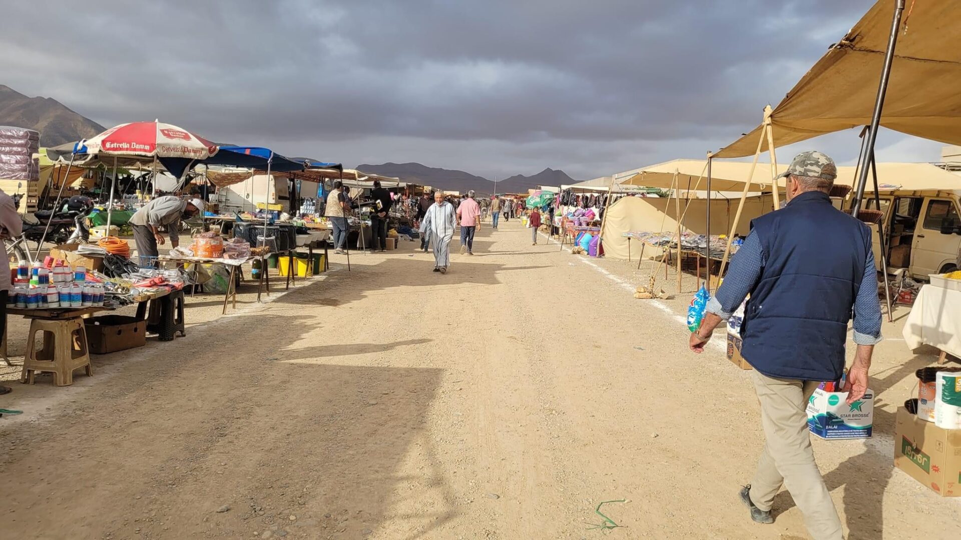 نجاح كبير لانتقال السوق الأسبوعي بتزطوطين إلى موقعه الجديد استعداداً لبناء ثانوية تأهيلية
