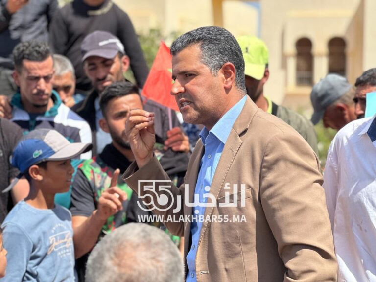 السلطات المحلية ببني وكيل أولاد محند تتمسك بقرارها بشأن رخص الربط بالماء والكهرباء وسط استياء الساكنة