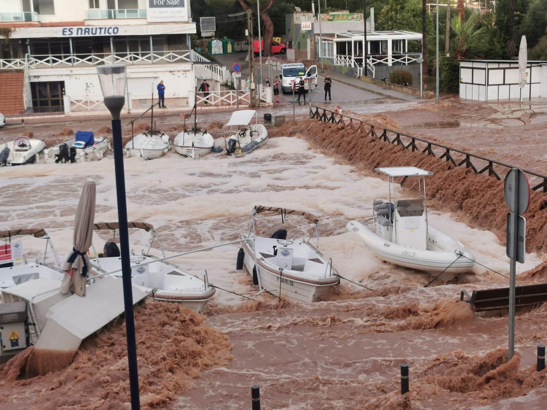 فيضانات تجتاح جزيرة بالما دي مايوركا الإسبانية وتشلّ الحركة صباح اليوم في العديد من المناطق