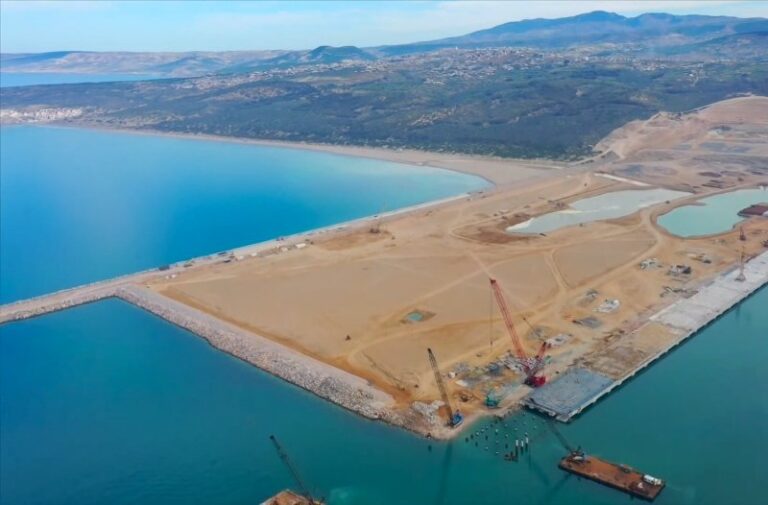 ‎توقيع اتفاقية بين المغرب وفرنسا بحضور جلالة الملك وماكرون لإنشاء محطة حاويات بـ 258 مليون أورو في الناظور
