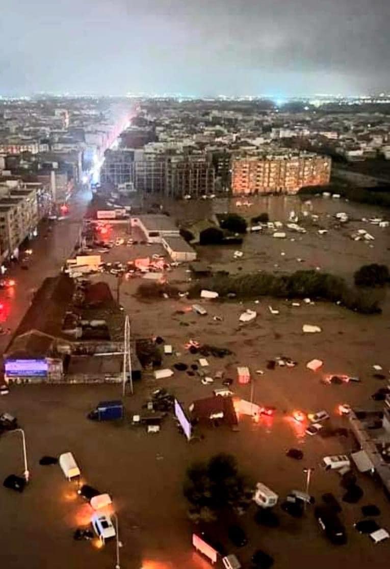 ارتفاع عدد القتلى الى 100 قتيل والعشرات من المفقودين جراء الفيضانات في إسبانيا