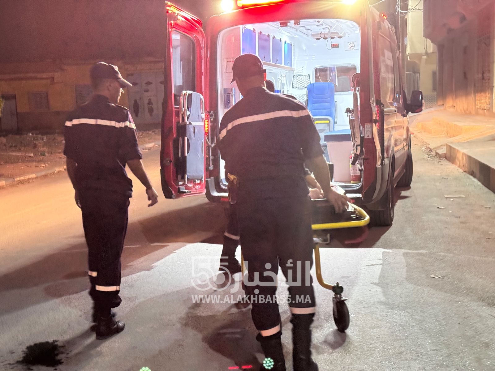 رجل يسقط مغمى عليه في شارع تطوان بالعروي والشرطة تتدخل بسرعة