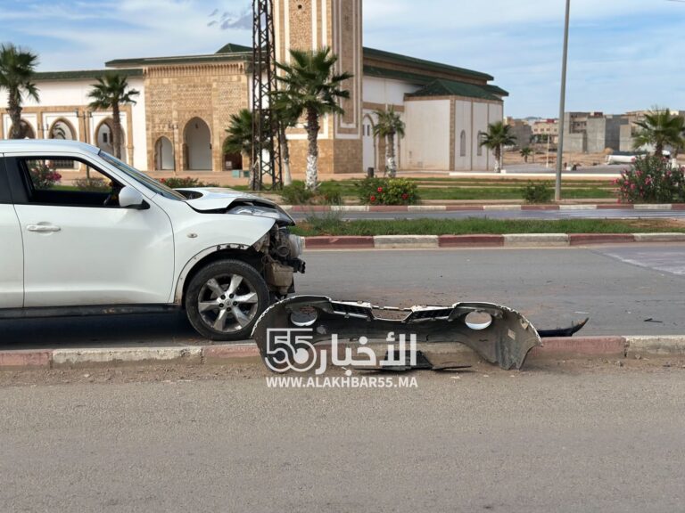 حادثة سير بمدخل العروي تسفر عن خسائر مادية في سيارتين وتدخل عناصر الشرطة