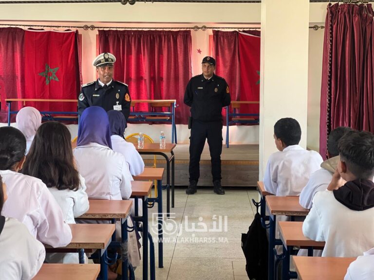 الثانوية الإعدادية أنوال بالعروي تحتضن حملة توعوية حول السلامة الطرقية بمشاركة رجال الأمن
