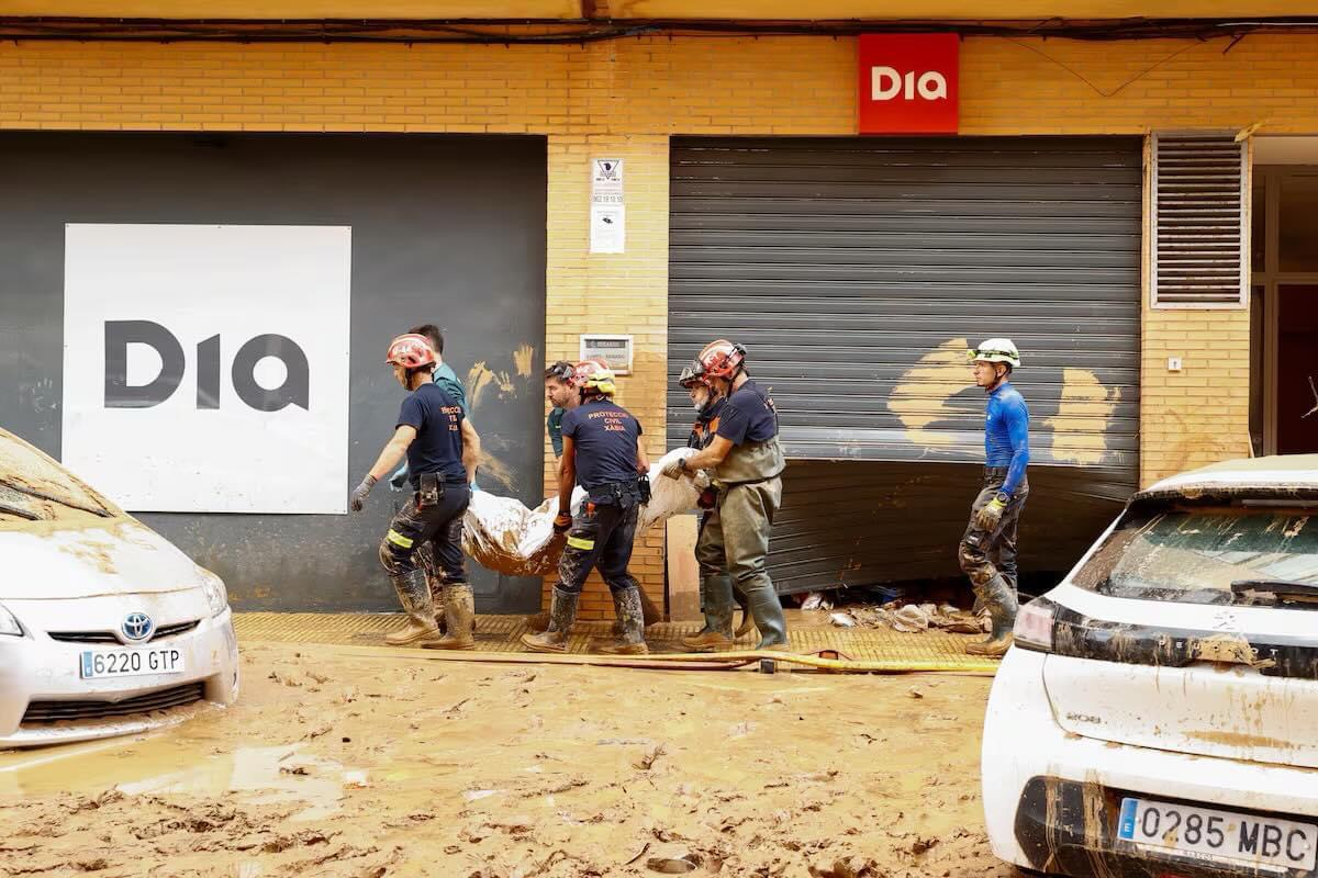 فيضانات فالنسيا تشعل صراعاً سياسياً في إسبانيا وسط موجة من الانتقادات 1 فيضانات فالنسيا تشعل صراعاً سياسياً في إسبانيا وسط موجة من الانتقادات
