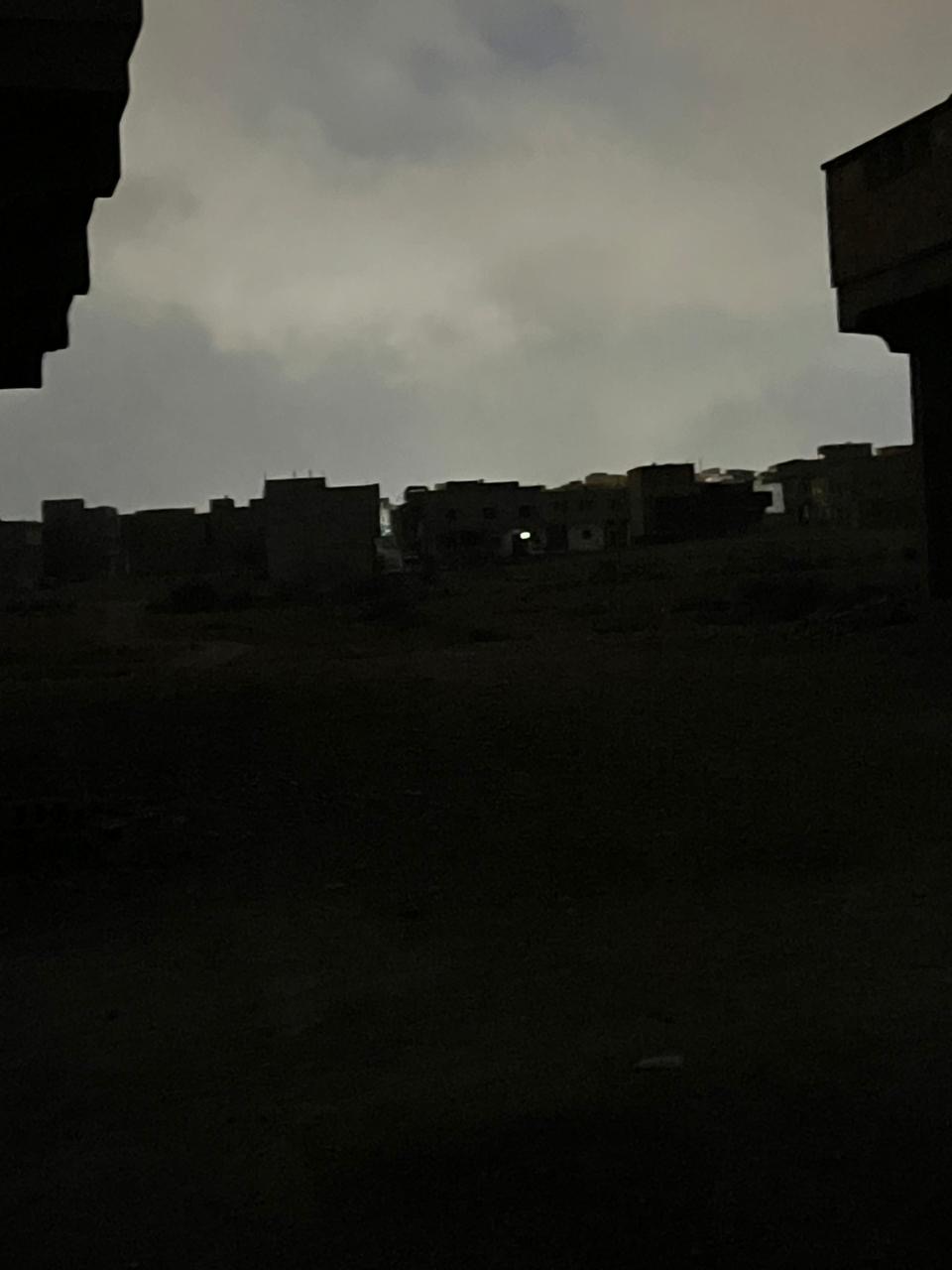سكان جزء من حي القدس بالعروي يطالبون بإعادة الإنارة بعد انقطاع دام ثلاثة أيام