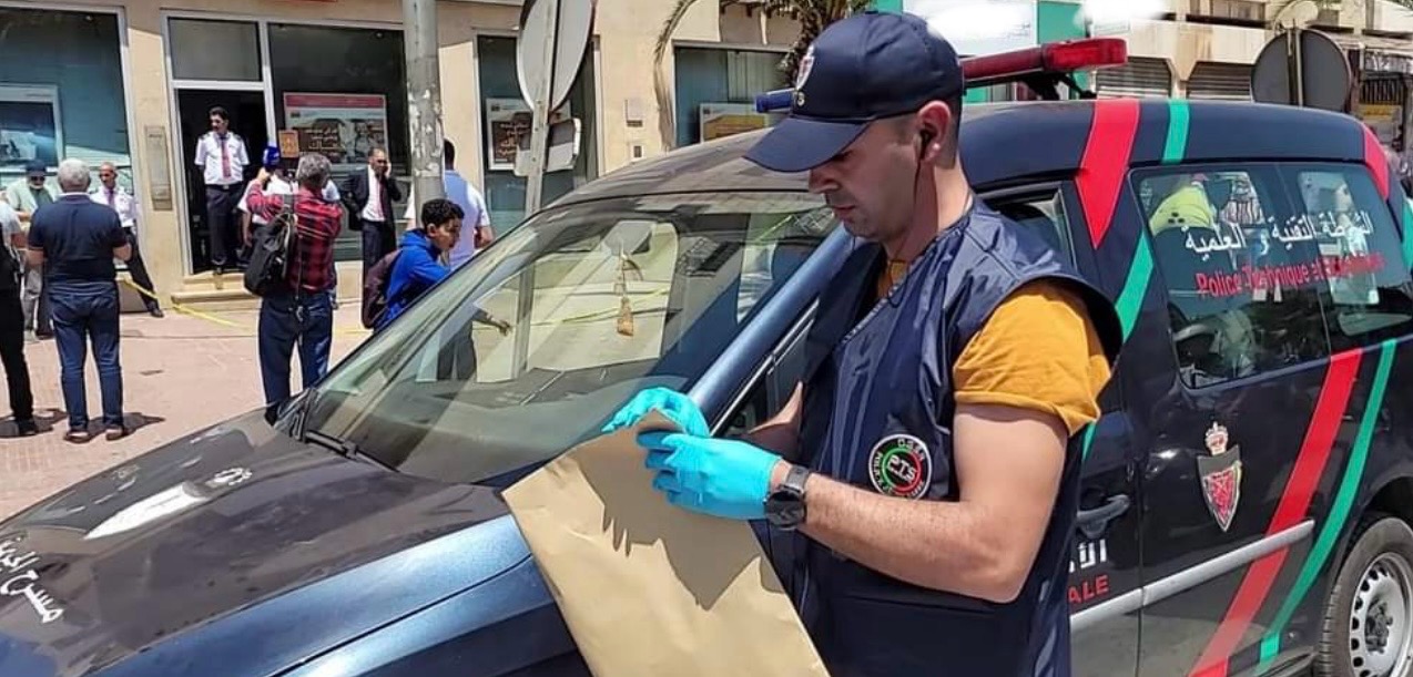 وفاة أستاذ متقاعد داخل وكالة بنكية بميناء الحسيمة تُثير الحزن والصدمة