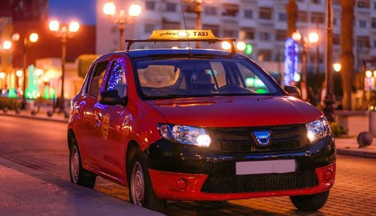 وزارة الداخلية تصدر تعليمات صارمة للولاة والعمال بشأن فوضى “الطاكسيات”