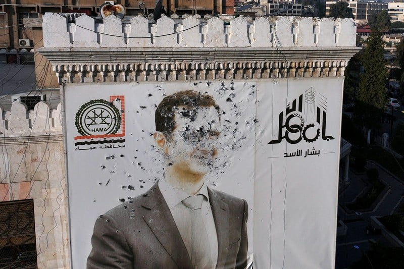 "نهاية الأسد" .. قوات المعارضة تدخل دمشق والجيش يعترف بـ"سقوط النظام" 1 "نهاية الأسد" .. قوات المعارضة تدخل دمشق والجيش يعترف بـ"سقوط النظام"