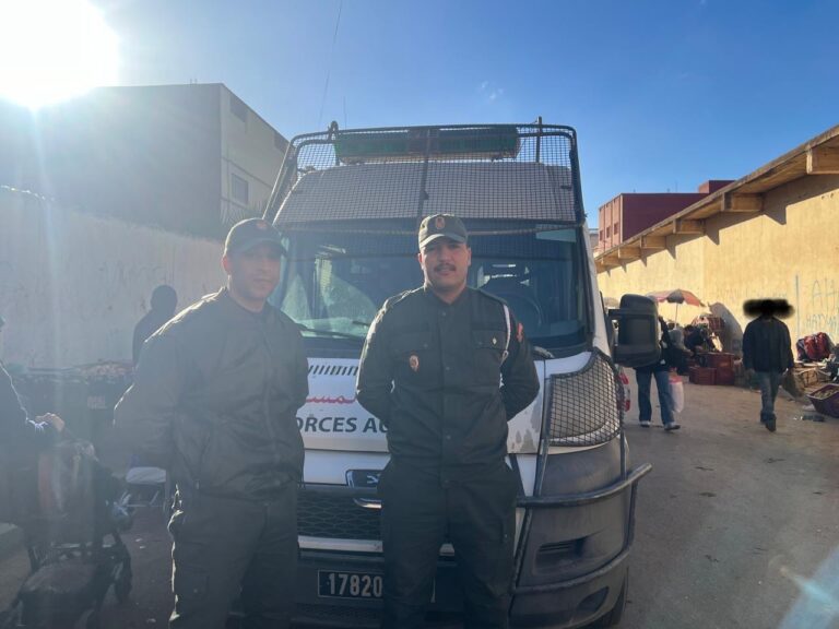 تنظيم الباعة المتجولين بالعروي استعدادًا لانتقالهم إلى السوق النموذجي