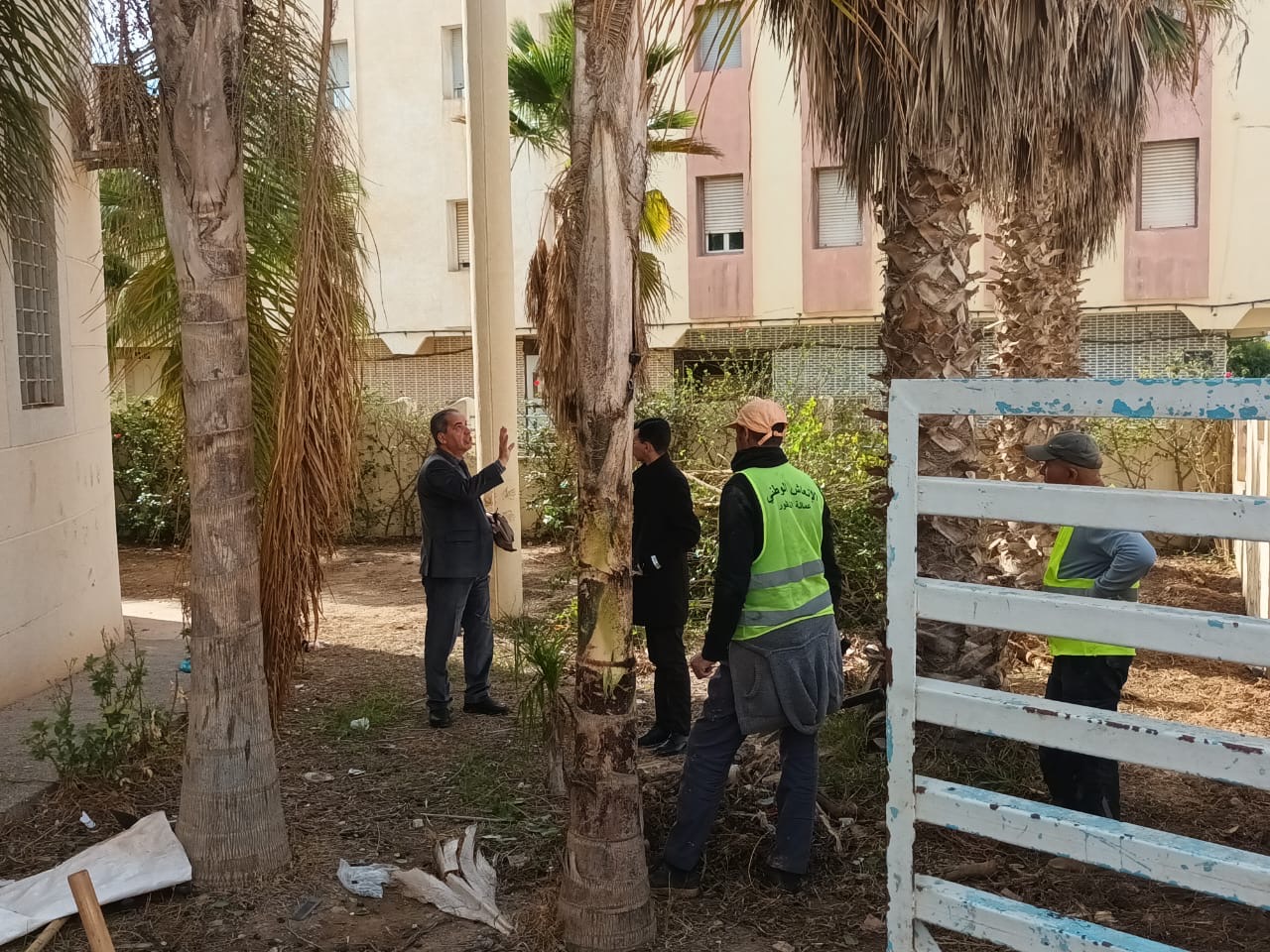 باشا مدينة العروي يتفقد دار الشباب ويعد بإصلاحها وإعادة الحياة إليها 1 دار الشباب