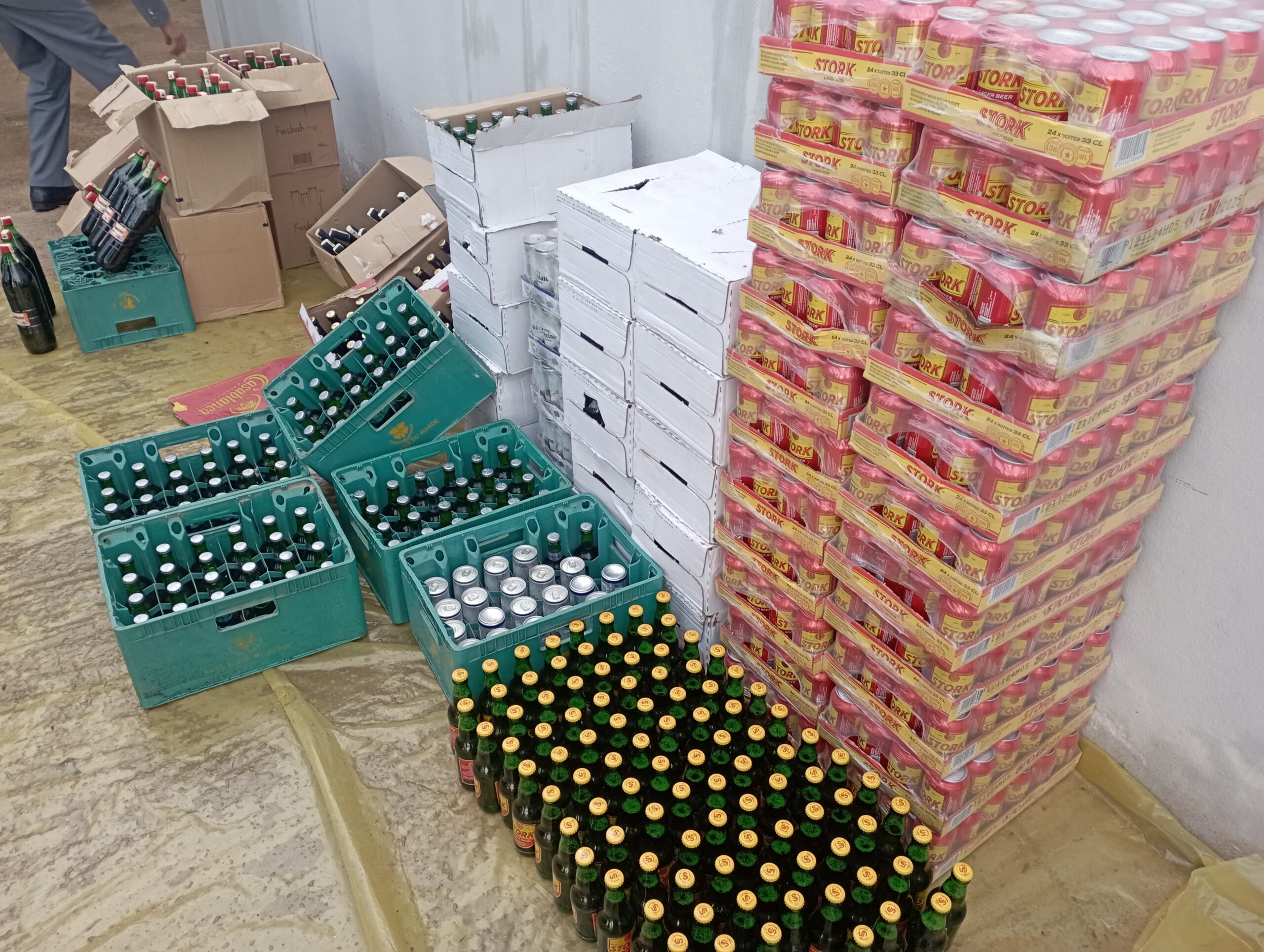 الدرك الملكي بأزغنغان يضبط كميات كبيرة من الخمور في عملية نوعية والقبض على مروج شاب 1 الدرك الملكي بأزغنغان يضبط كميات كبيرة من الخمور في عملية نوعية والقبض على مروج شاب