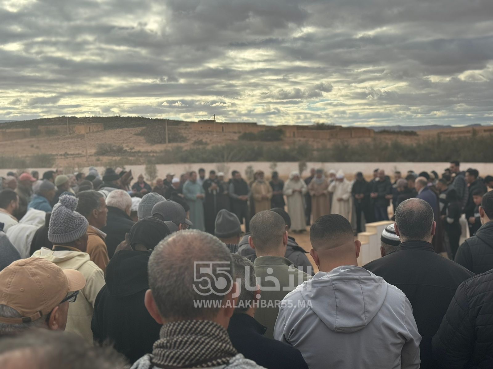 بحضور اعيان وشيوخ ومنتخبي قبيلة بني بويحيي وري جثمان الراحل "محمد رياض" مقابر ايرواو بافسو 1 مقابر ايرواو بافسو