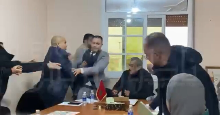 مشاهد صادمة في دورة فبراير العادية لجماعة وردانة بإقليم الدريوش: مشادات كلامية وتبادل للضرب في مشهد غير حضاري