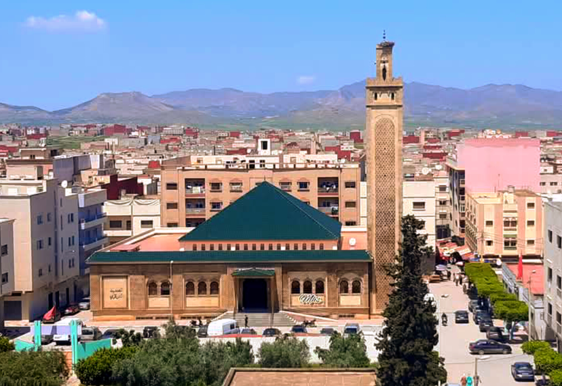 شخص يجمع النقود أثناء خطبة الجمعة: واقعة غريبة بمسجد العروي