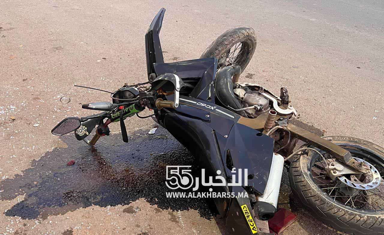 حادثة سير بين سيارة ودراجة نارية بشارع الحسن الثاني في العروي