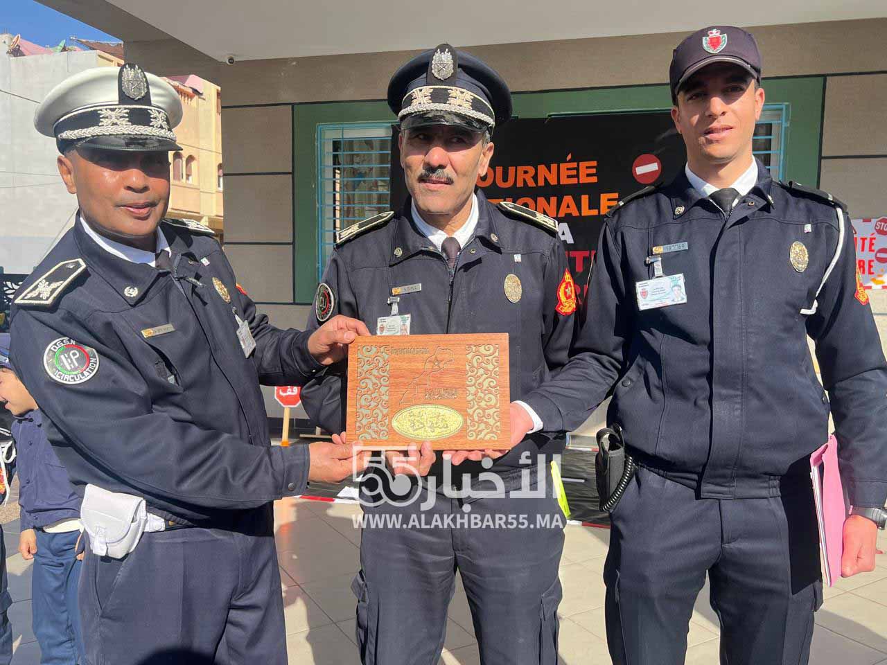 مؤسسة النخبة للتعليم الخصوصي تستقبل شرطة العروي في حملة توعوية حول قانون السير 1 مؤسسة النخبة للتعليم الخصوصي تستقبل شرطة العروي في حملة توعوية حول قانون السير