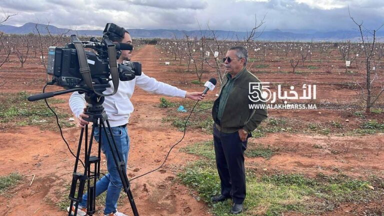 القناة الأولى تحل بمنطقة كارت ضواحي العروي لنقل ارتسامات الفلاحين حول أمطار الخير