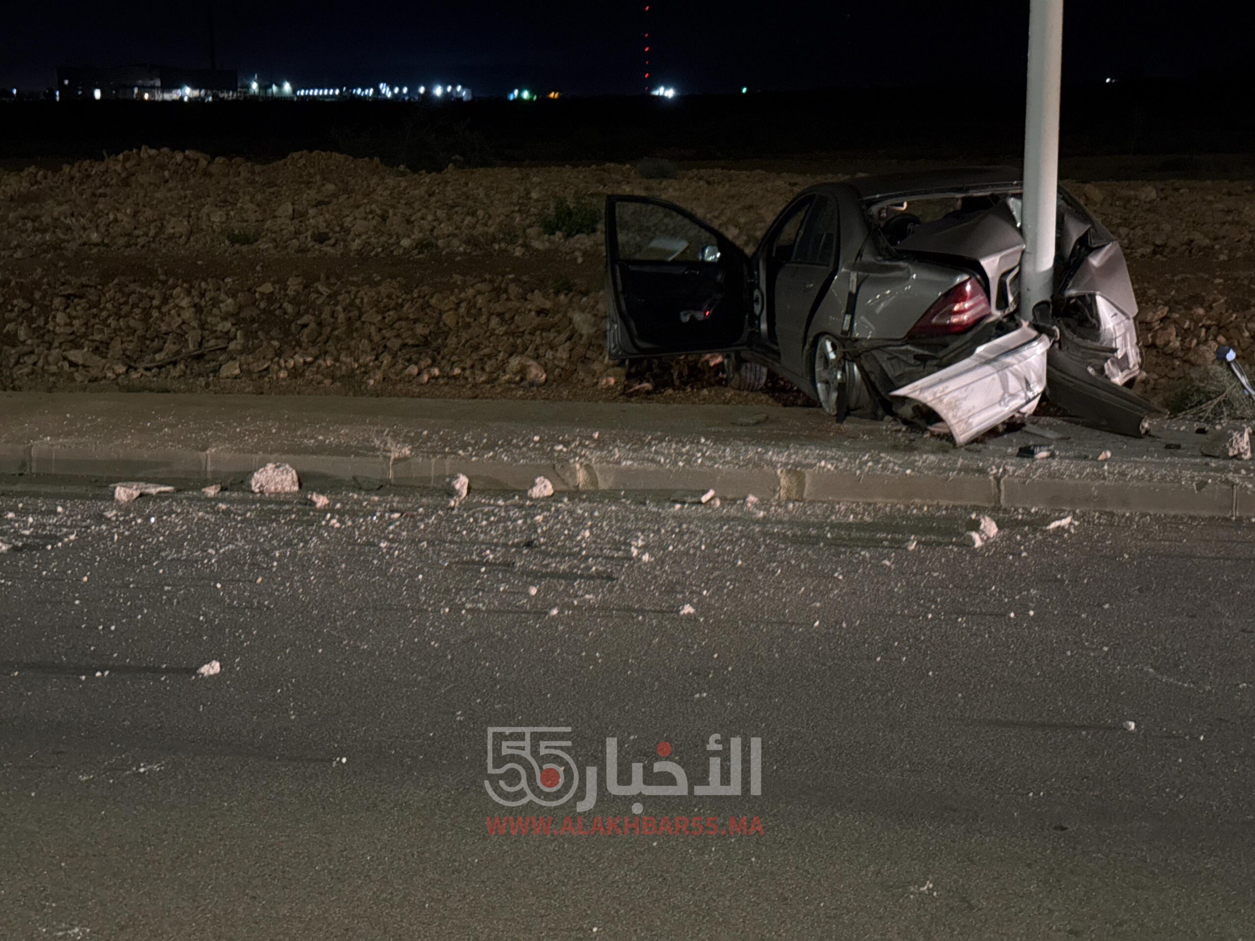 حادثة سير غريبة قرب مطار العروي: سائق يصطدم بعمود كهربائي هربًا من كلاب ضالة 1 حادثة سير غريبة قرب مطار العروي: سائق يصطدم بعمود كهربائي هربًا من كلاب ضالة