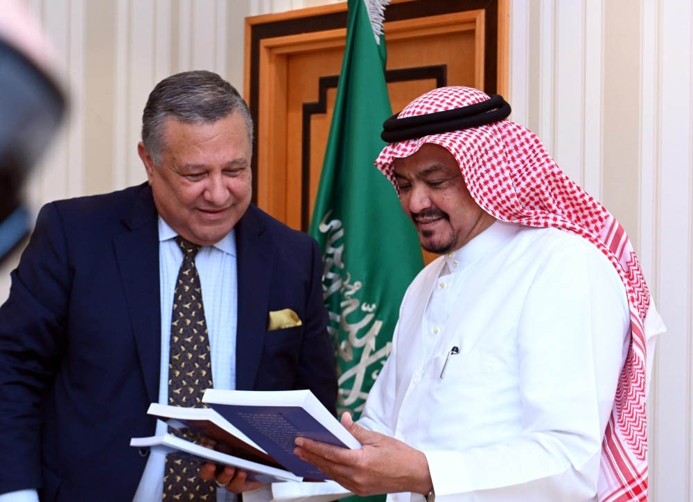 السفير المنصوري معتمرون من العروي