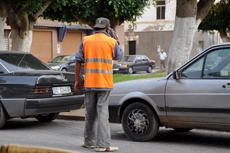 العروي: توقيف ثلاثة حراس سيارات بشارع الحسن الثاني بتهمة محاولة النصب