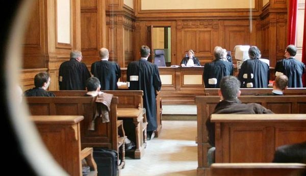 قضية فساد تهز أوساط القضاء بمراكش: قاضٍ وزوجته ووسيط أمام العدالة بتهم الارتشاء واستغلال النفوذ