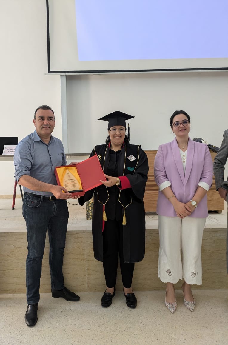 الطالبة شادية أزدوفالي تناقش رسالة ماجستير متميزة حول تأثير الإجهاد الملحي