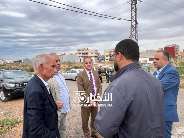سقوط عمود كهربائي بحي القدس بالعروي بسبب شاحنة ثقيلة.. تدخل عاجل لإعادة التيار