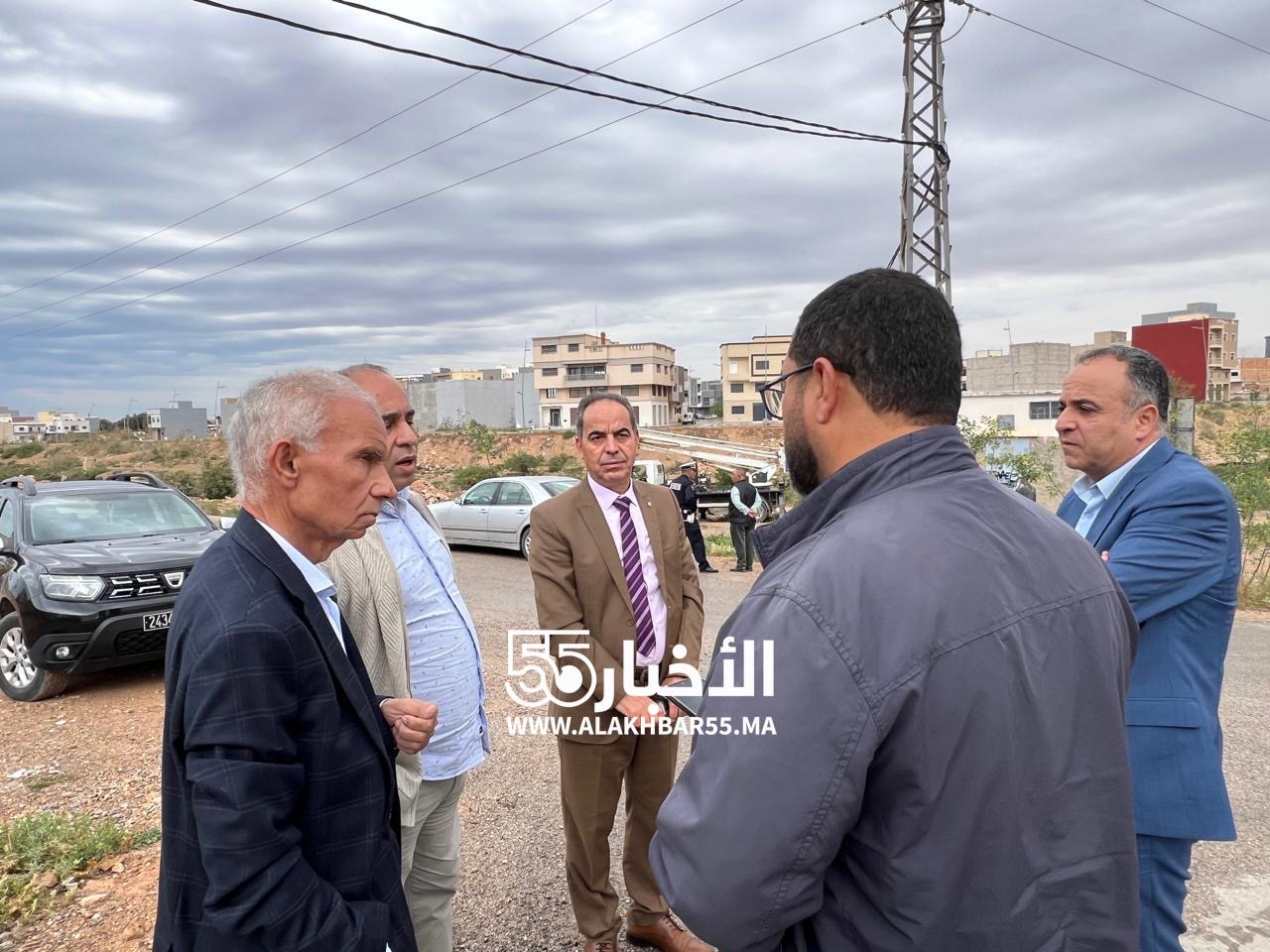 سقوط عمود كهربائي بحي القدس بالعروي بسبب شاحنة ثقيلة.. تدخل عاجل لإعادة التيار