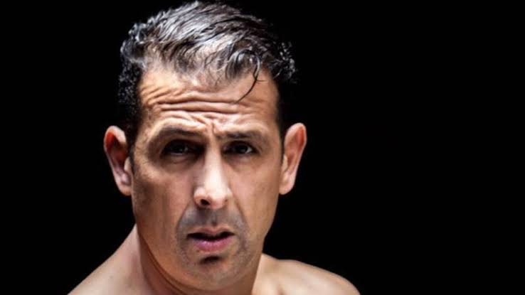 متاعب مصطفى لخصم مستمرة : متابعته في حالة سراح بكفالة 20 ألف درهم واغلاق الحدود في وجهه
