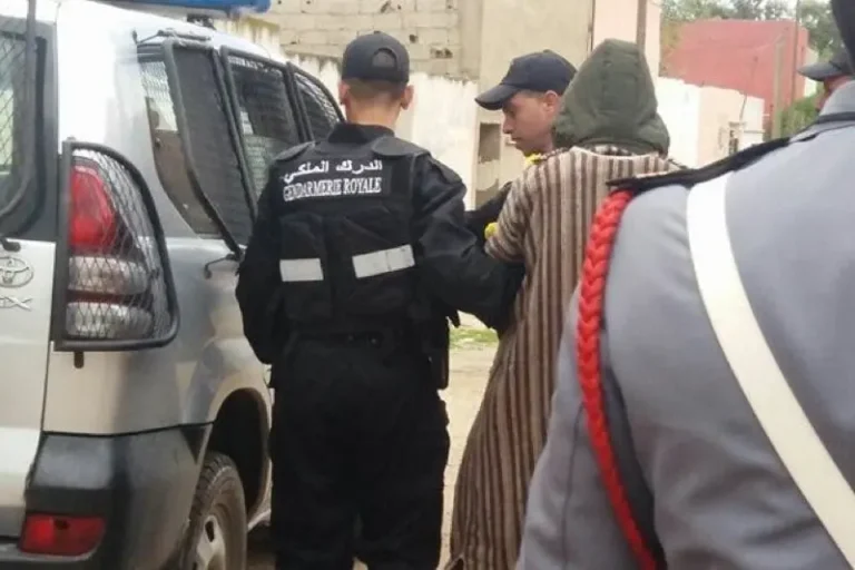 في إطار حملة أمنية تطهيرية… درك العروي يحجز آلة قمار ويعتقل مروج مخدرات بتيزطوطين 6 في إطار حملة أمنية تطهيرية… درك العروي
