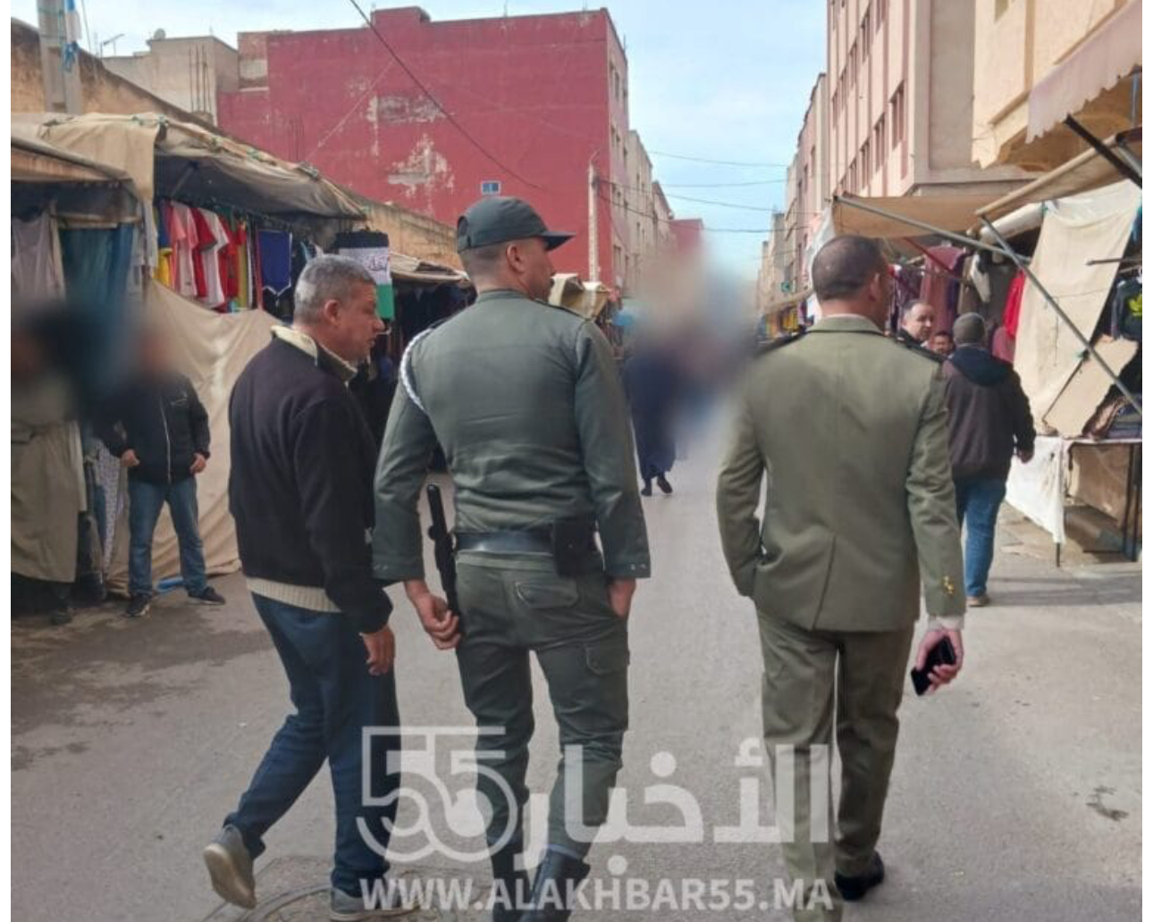 سلطات العروي تتجه لتحرير شارع الزهور من الخيام بسبب خطر جدار آيل للسقوط